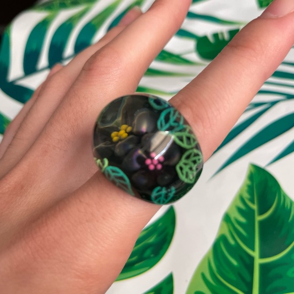 Vintage Lucite Statement Ring - Picture 5 of 5